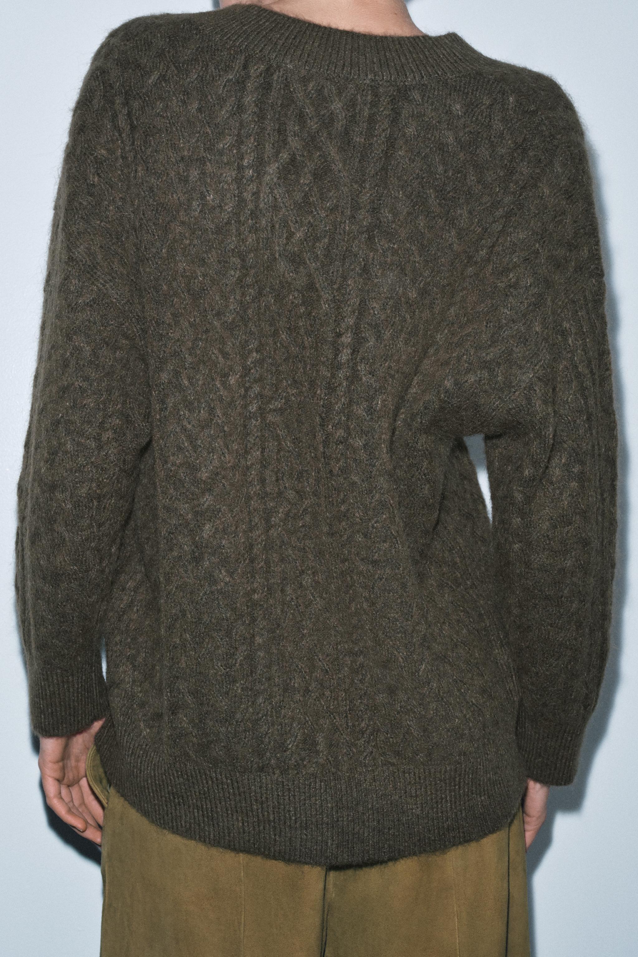 OVERSIZED CABLE KNIT JUMPER