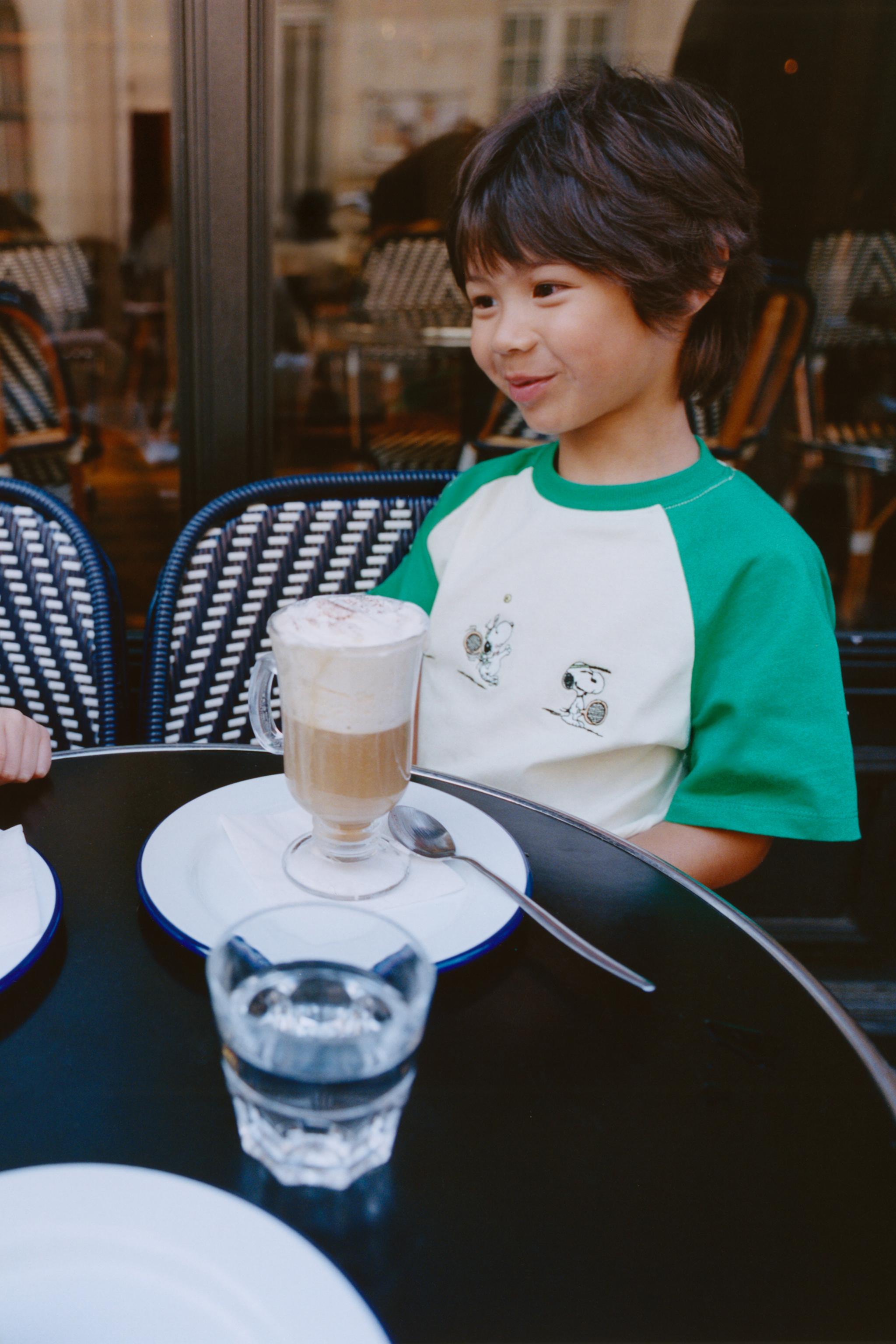 SNOOPY PEANUTS™ EMBROIDERED RAGLAN SLEEVE T-SHIRT — White