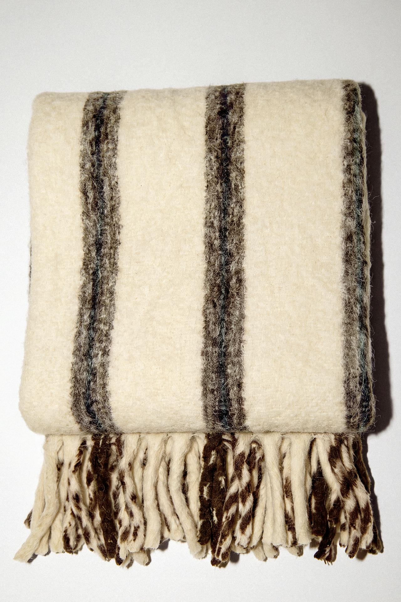 SOFT STRIPED BLANKET — striped