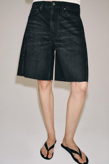 برمودا دنيم بقصة مريحة وخصر متوسط ZW COLLECTION - أسود الخاص بـ Zara