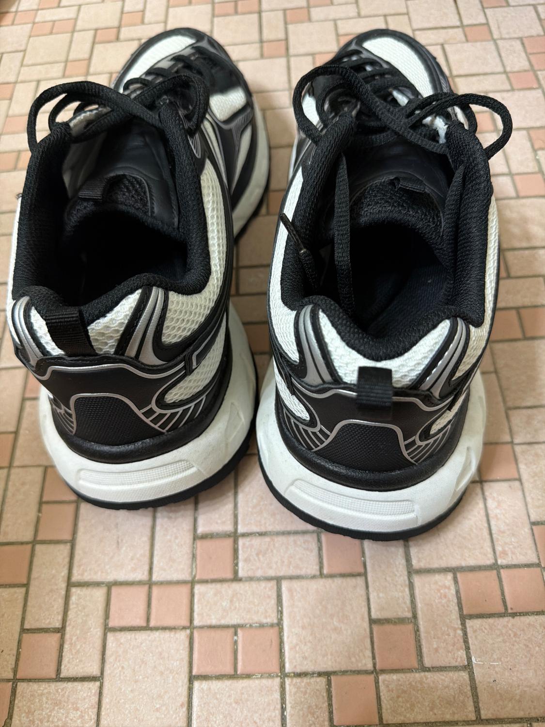 SNEAKERS - Image 3