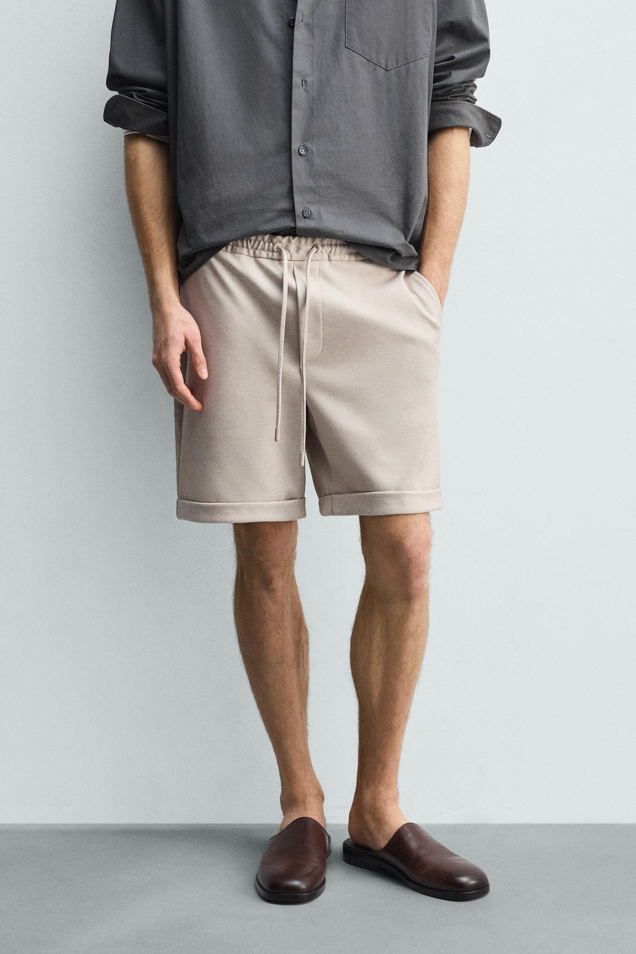 COMFORT REGULAR FIT SHORTS — Light tan