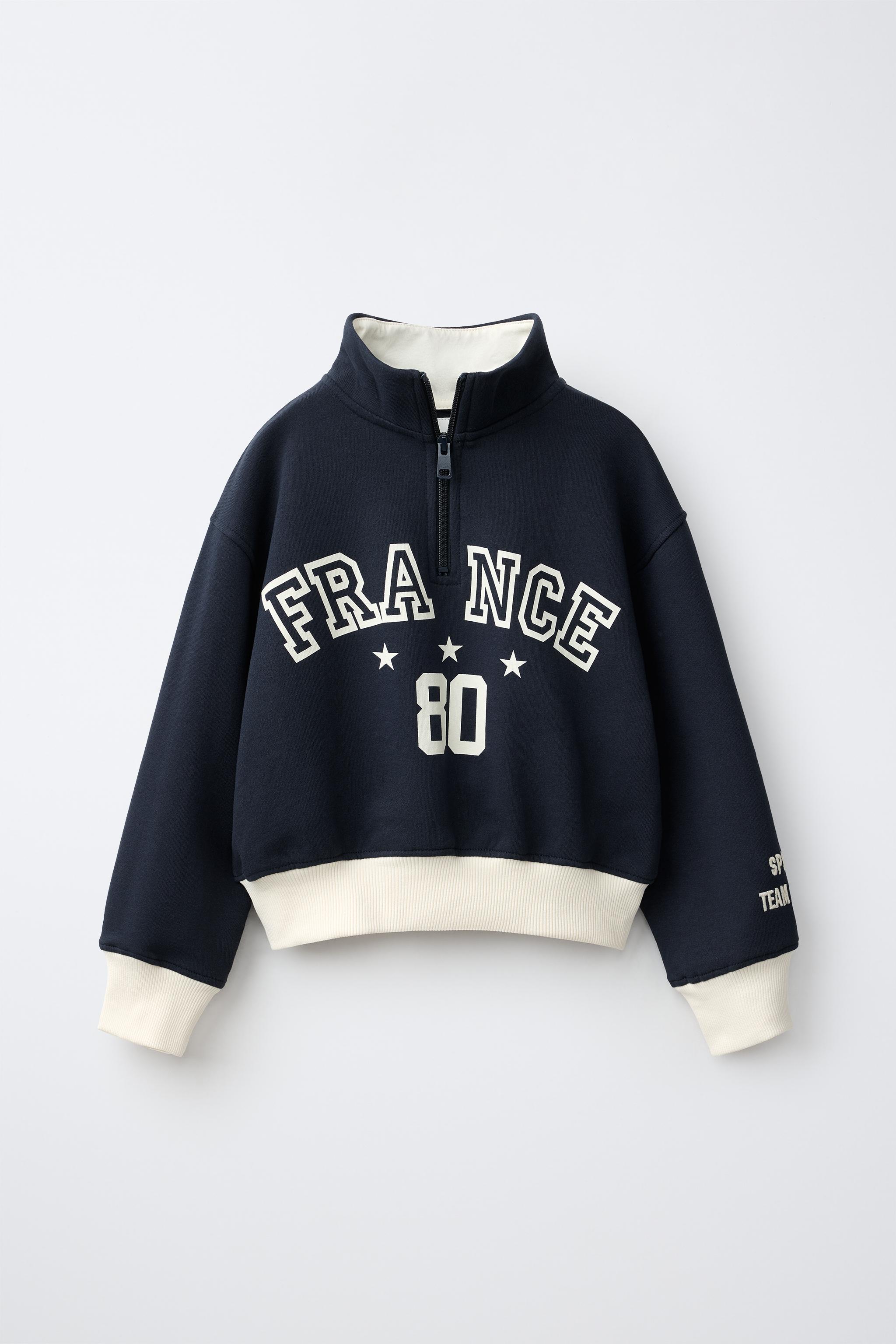 EMBOSSED TEXT SWEATSHIRT