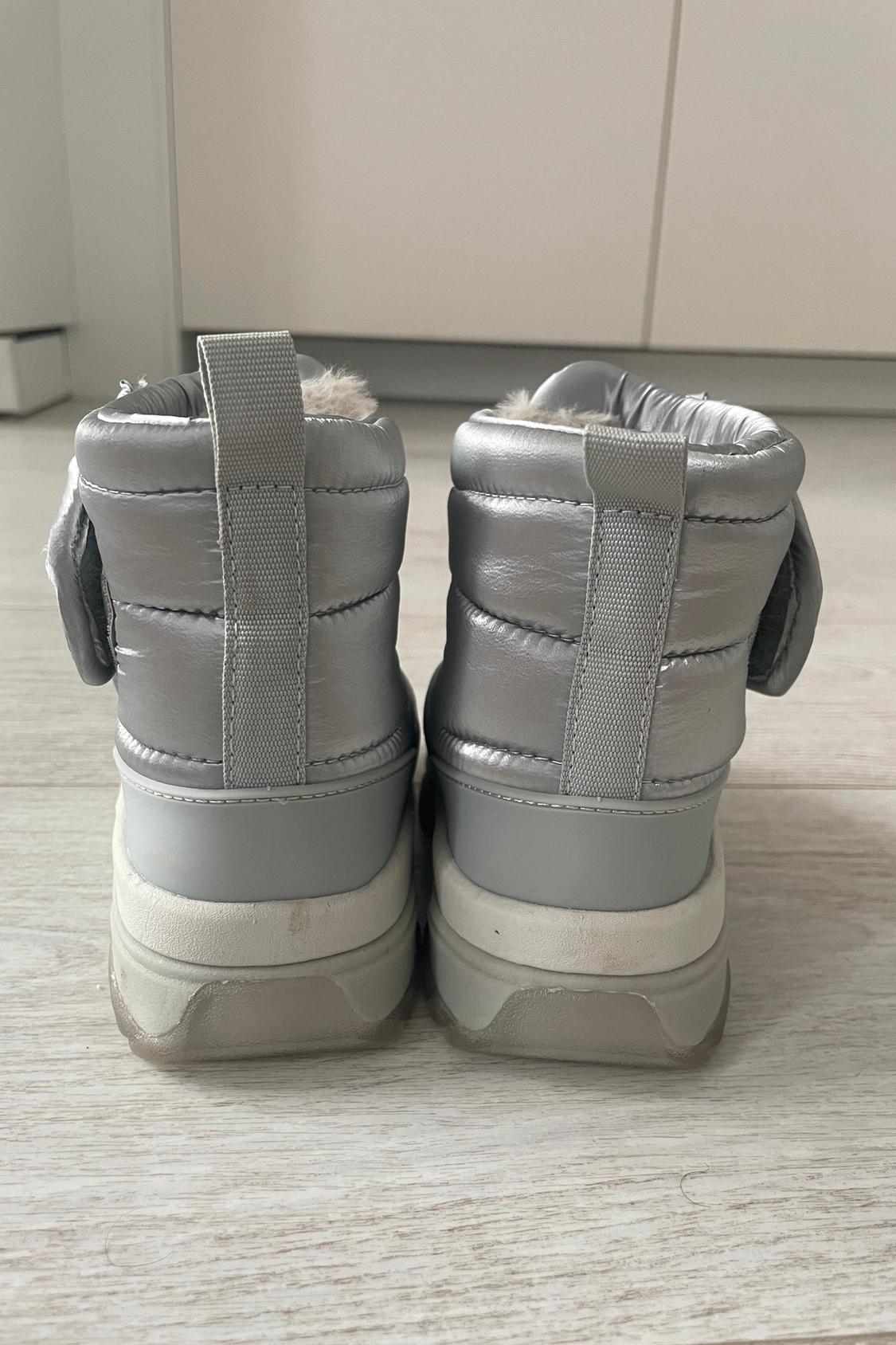 BABY/ METALLIC PADDED BOOTS - Image 3