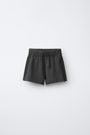 برمودا JOGGING بمظهر مغسول - رمادي داكن الخاص بـ Zara