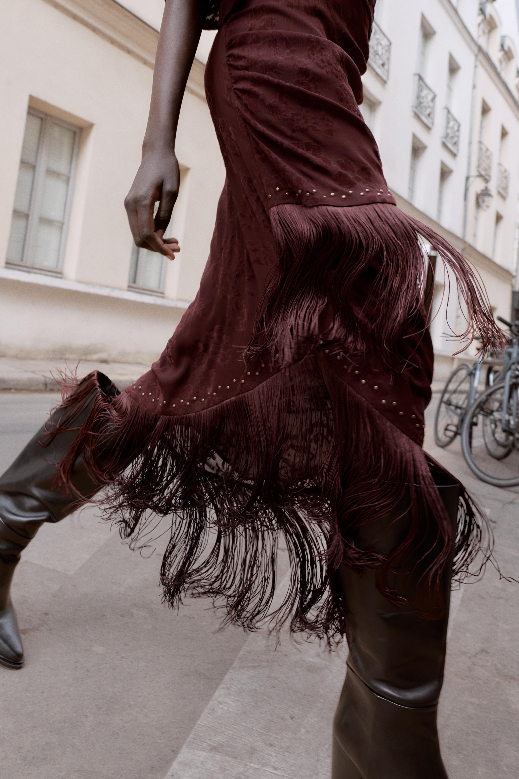 ROBE MI-LONGUE ASYMÉTRIQUE FRANGES DÉVORÉES