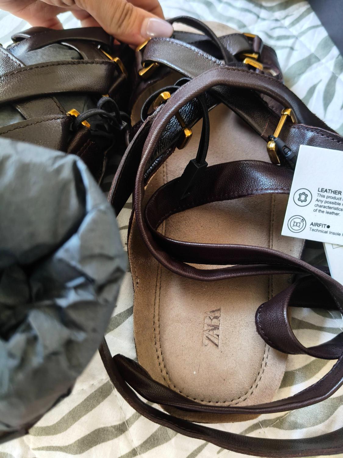 LIMITED EDITION LEATHER SANDALS WITH BUCKLES - Image 3