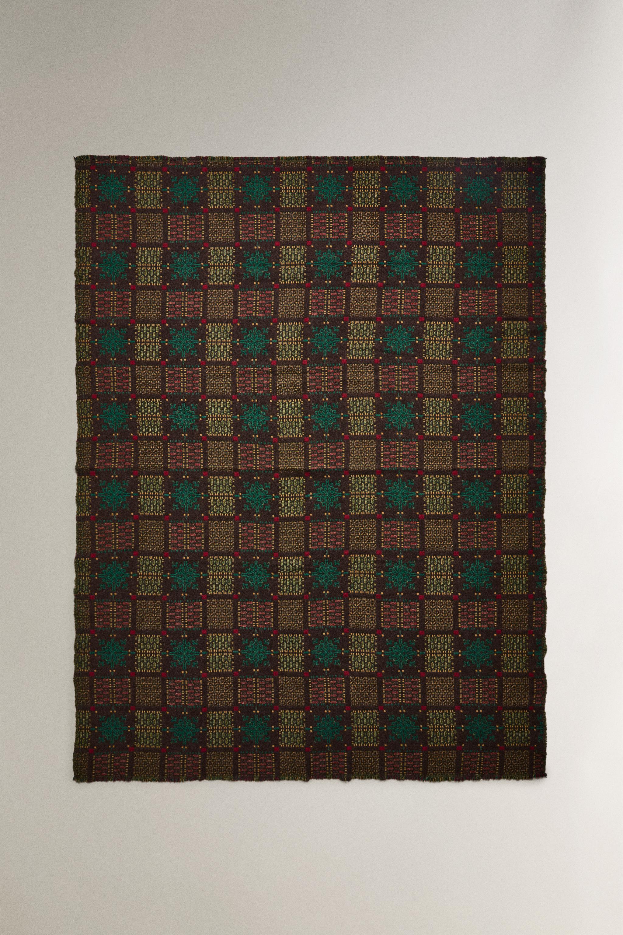 GEOMETRIC KNIT CHRISTMAS BLANKET