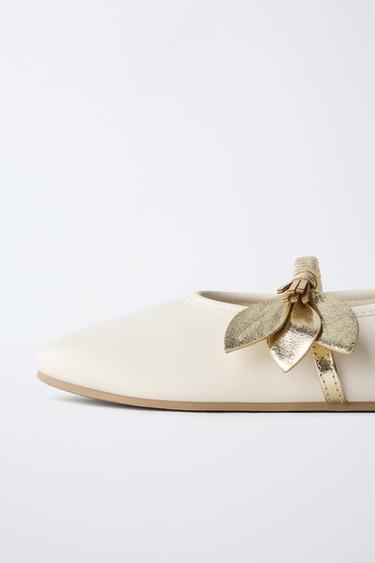 BALLET FLATS WITH FLORAL DETAIL - White by Zara - Image 5