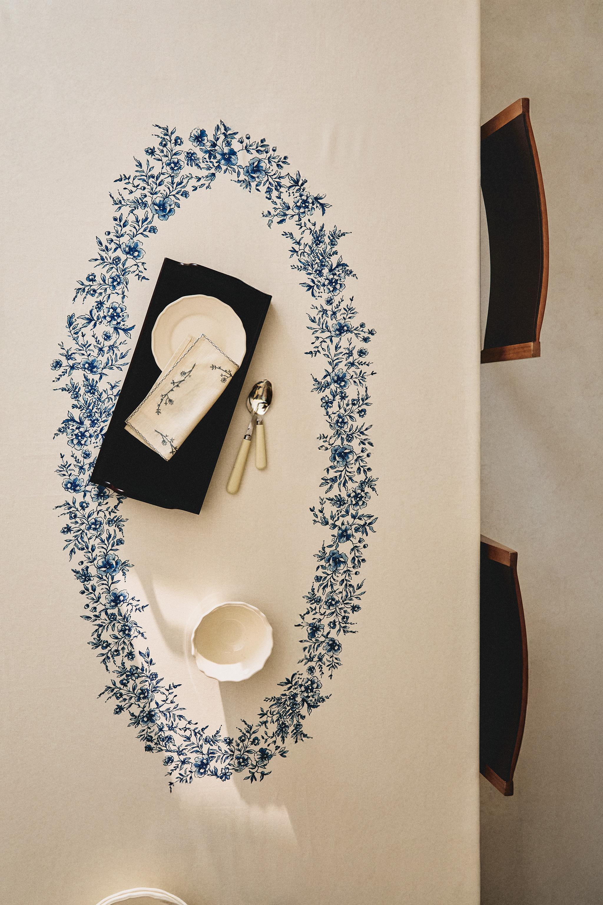 FLORAL SATIN TABLECLOTH — Blue
