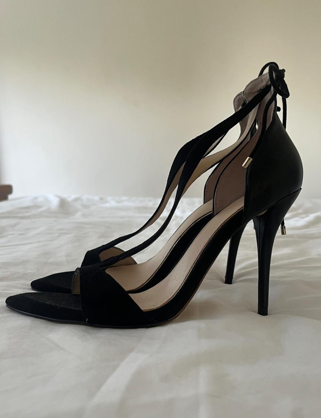 BLACK HIGH HEELED SANDALS - Image 2