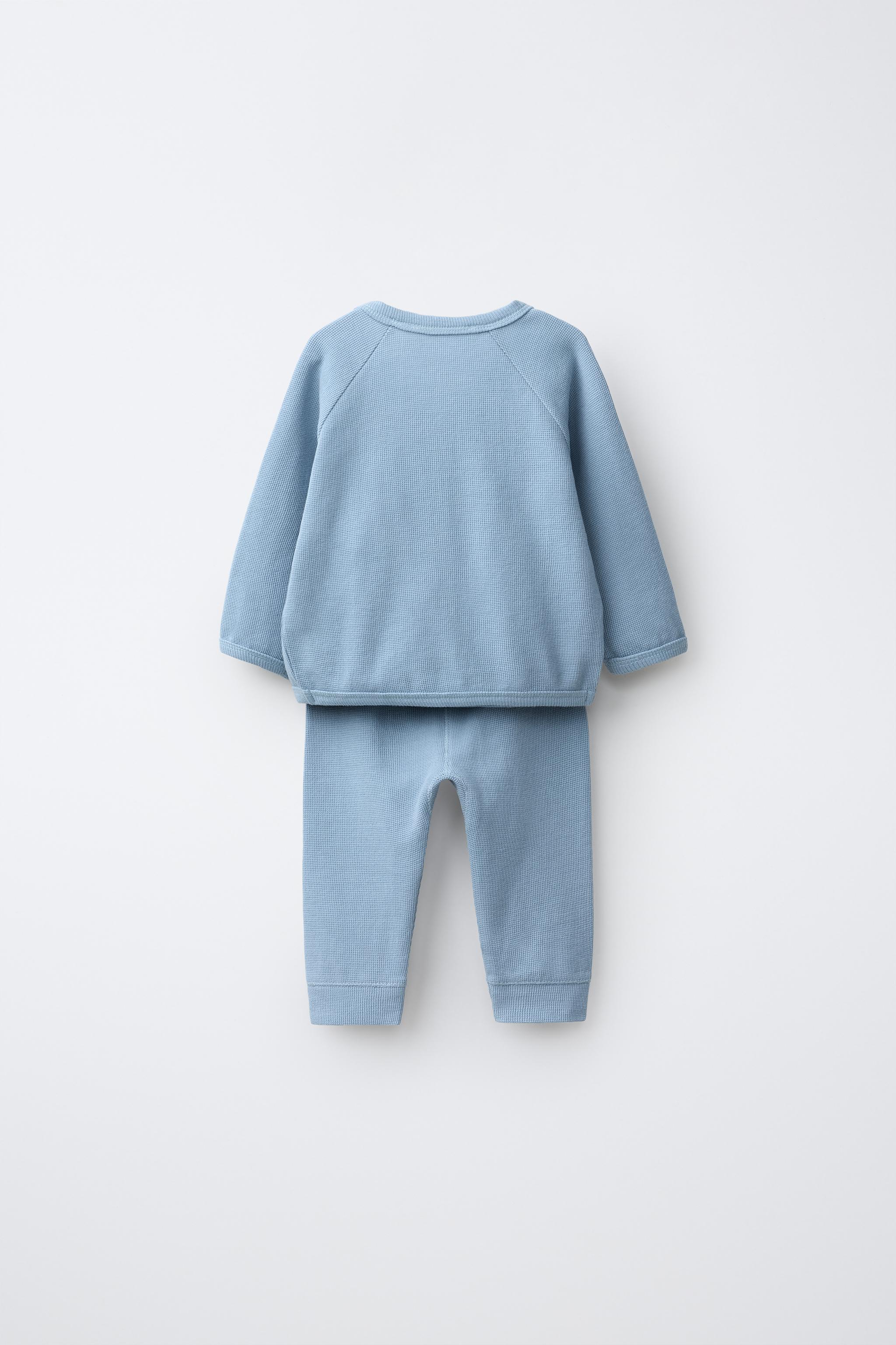 EMBOSSED WRAP TOP AND LEGGING SET