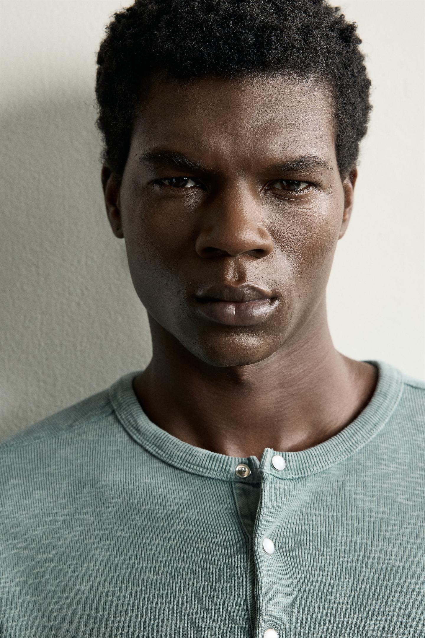 Мужская футболка Zara Relaxed Fit Henley, цвет: Светлый синий — фото 5