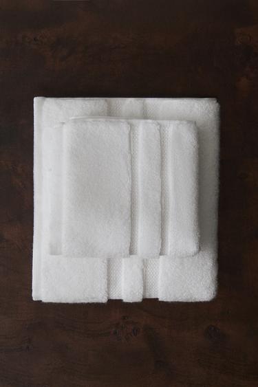 EXTRA SOFT DOUBLE BORDER BATH TOWEL - White by Zara