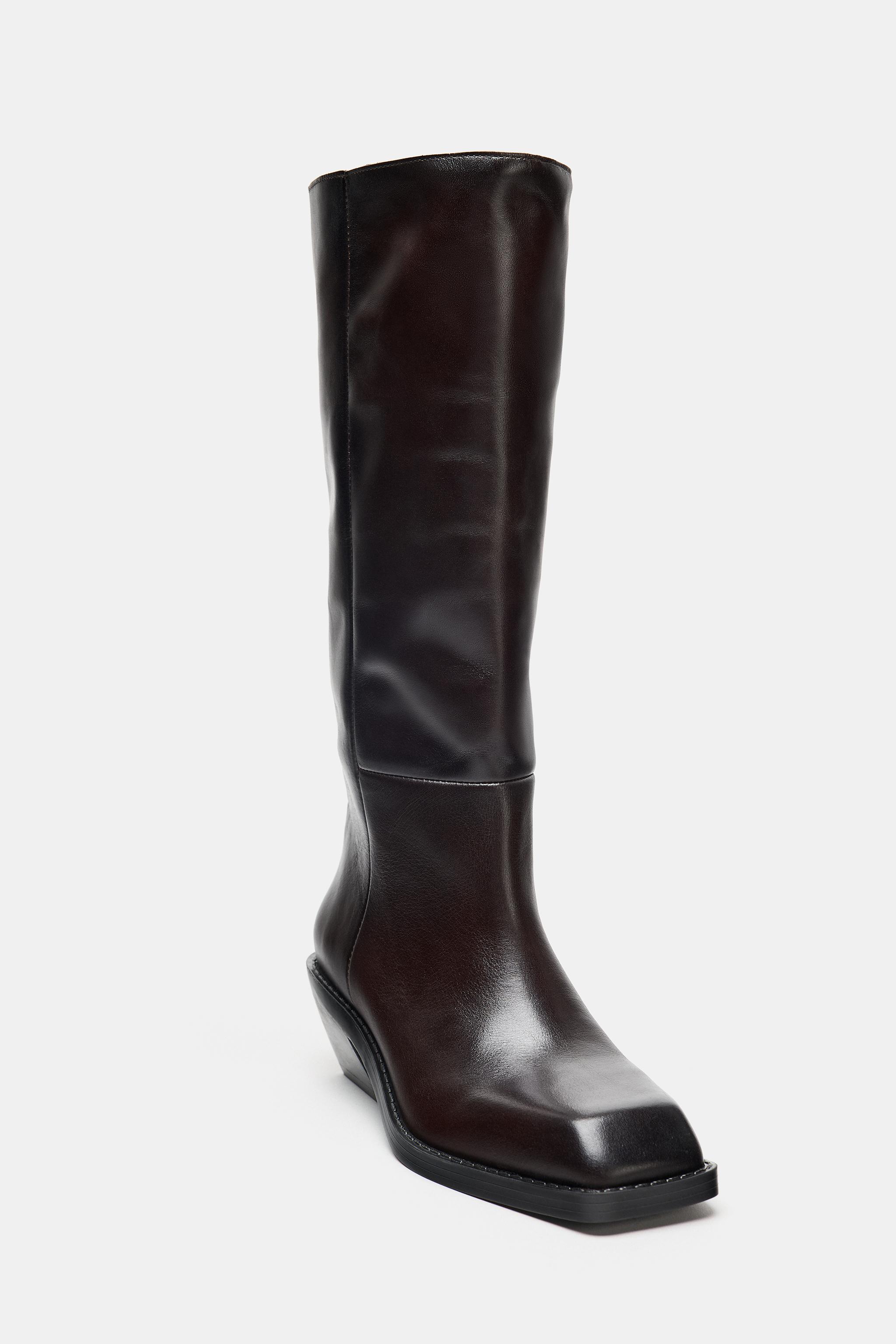BOTTES EN CUIR À BOUT CARRÉ