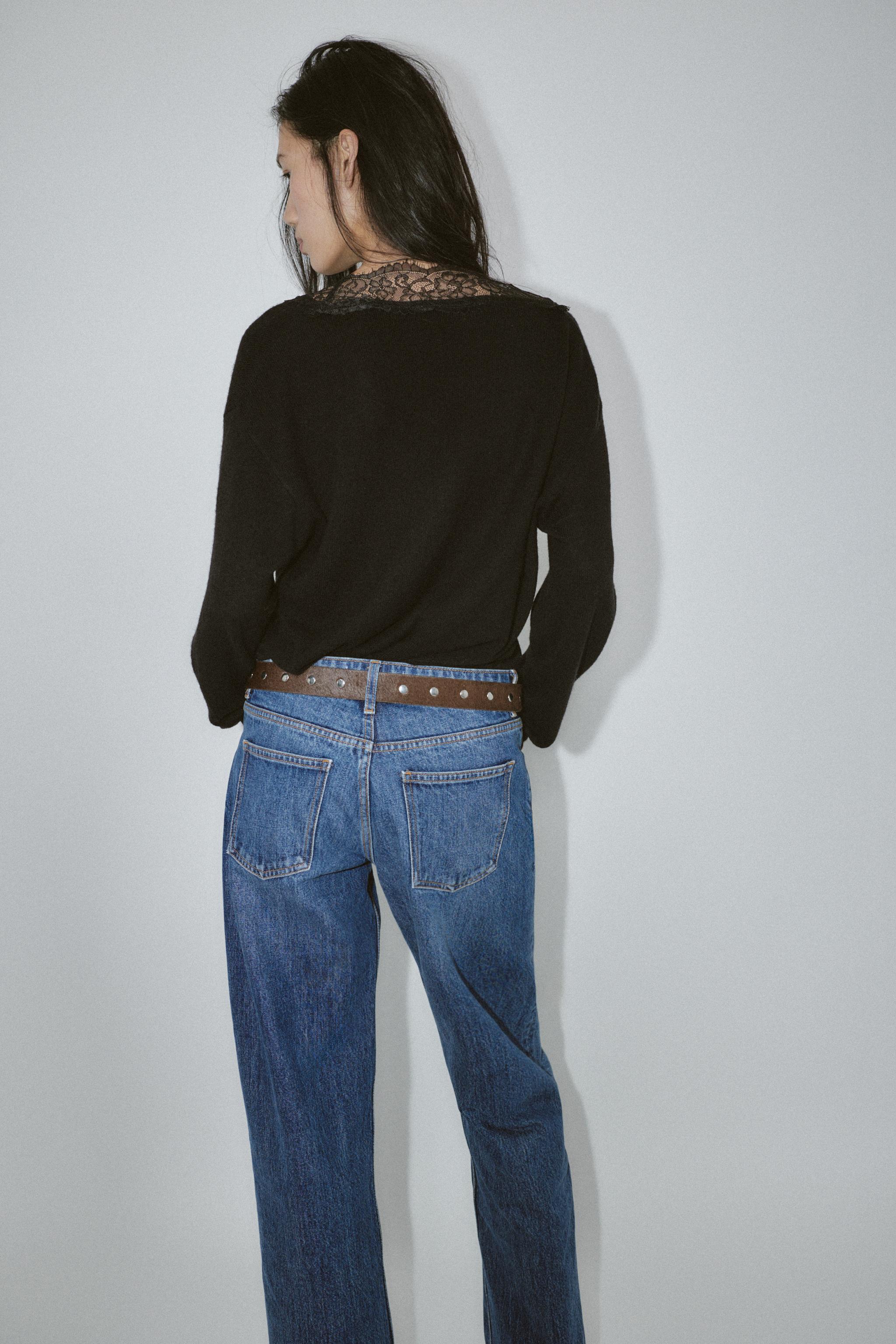 PULL EN MAILLE AVEC DENTELLE