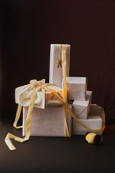 Zara FRAYED VELVET CHRISTMAS GIFT WRAPPING RIBBON - Beige