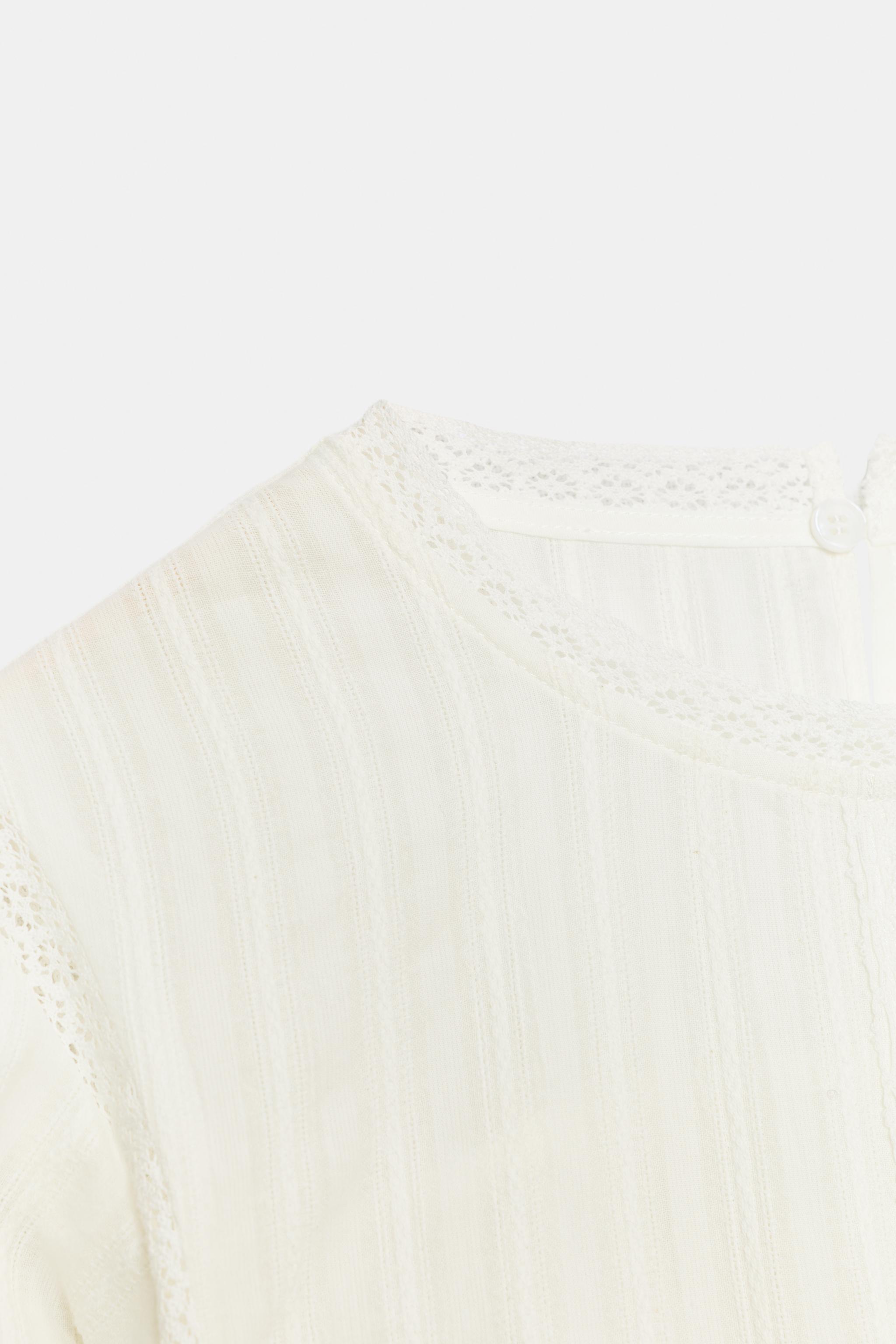 ROMANTIC INSERT TOP
