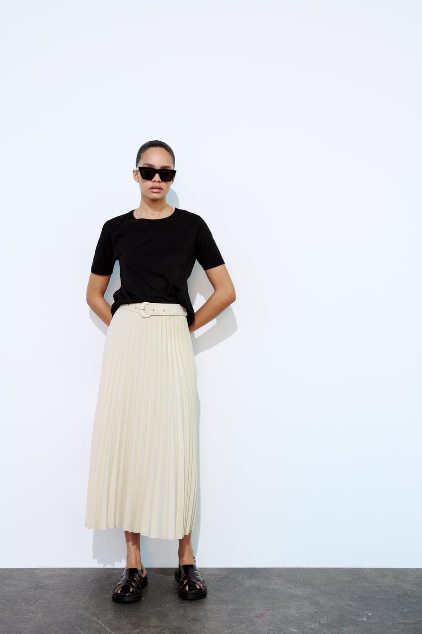 Midi skirt with a high waist and tonal belt. Zip closure. - Ecru