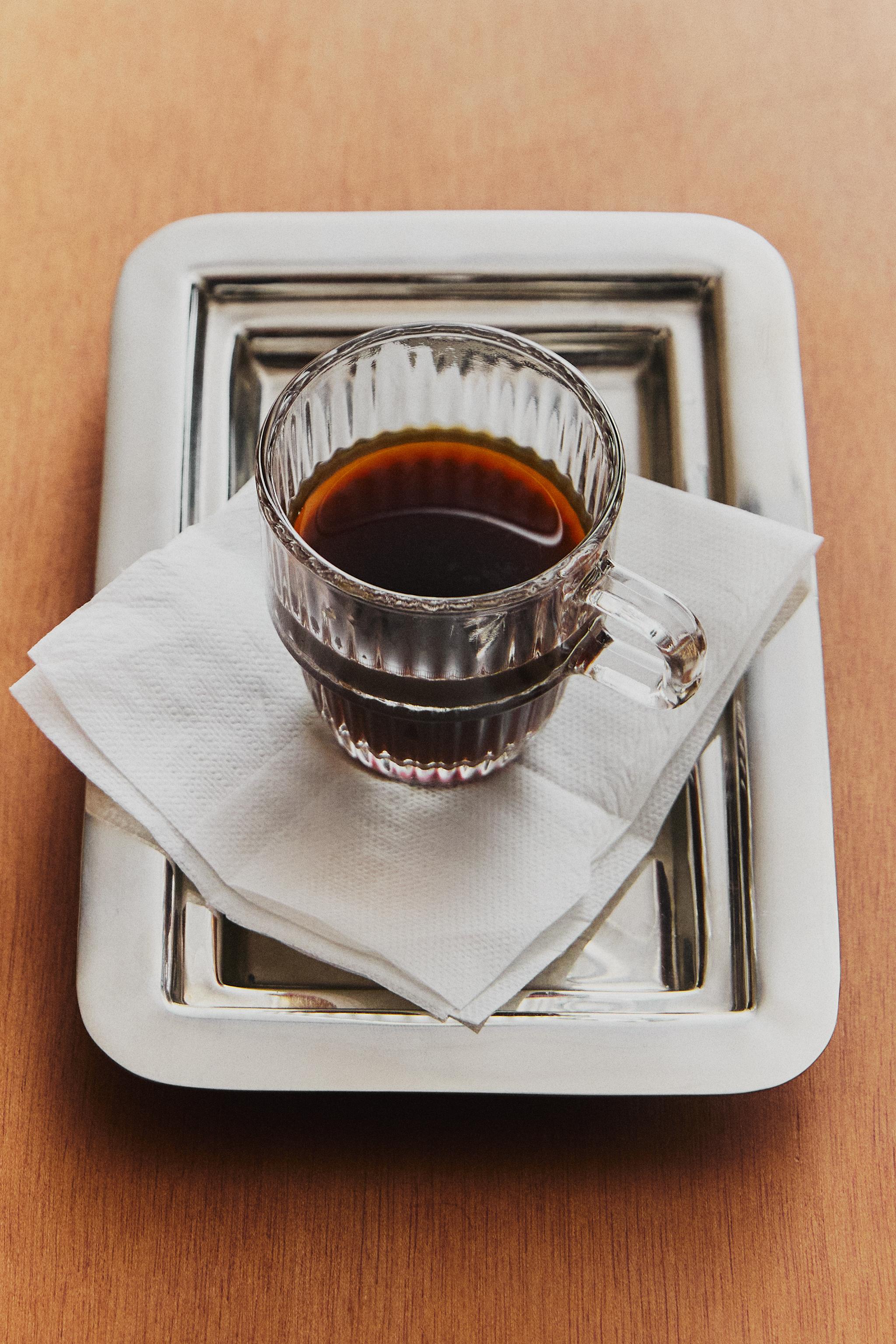 GLASS ESPRESSO CUP WITH A RAISED DESIGN