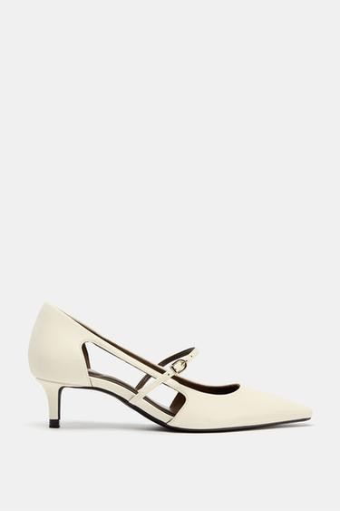حذاء بكعب وفتحات جانبية - أبيض الخاص بـ Zara