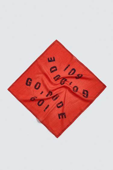 BANDANA ESTAMPADO TEXTO - Rojo de Zara - Imagen 0
