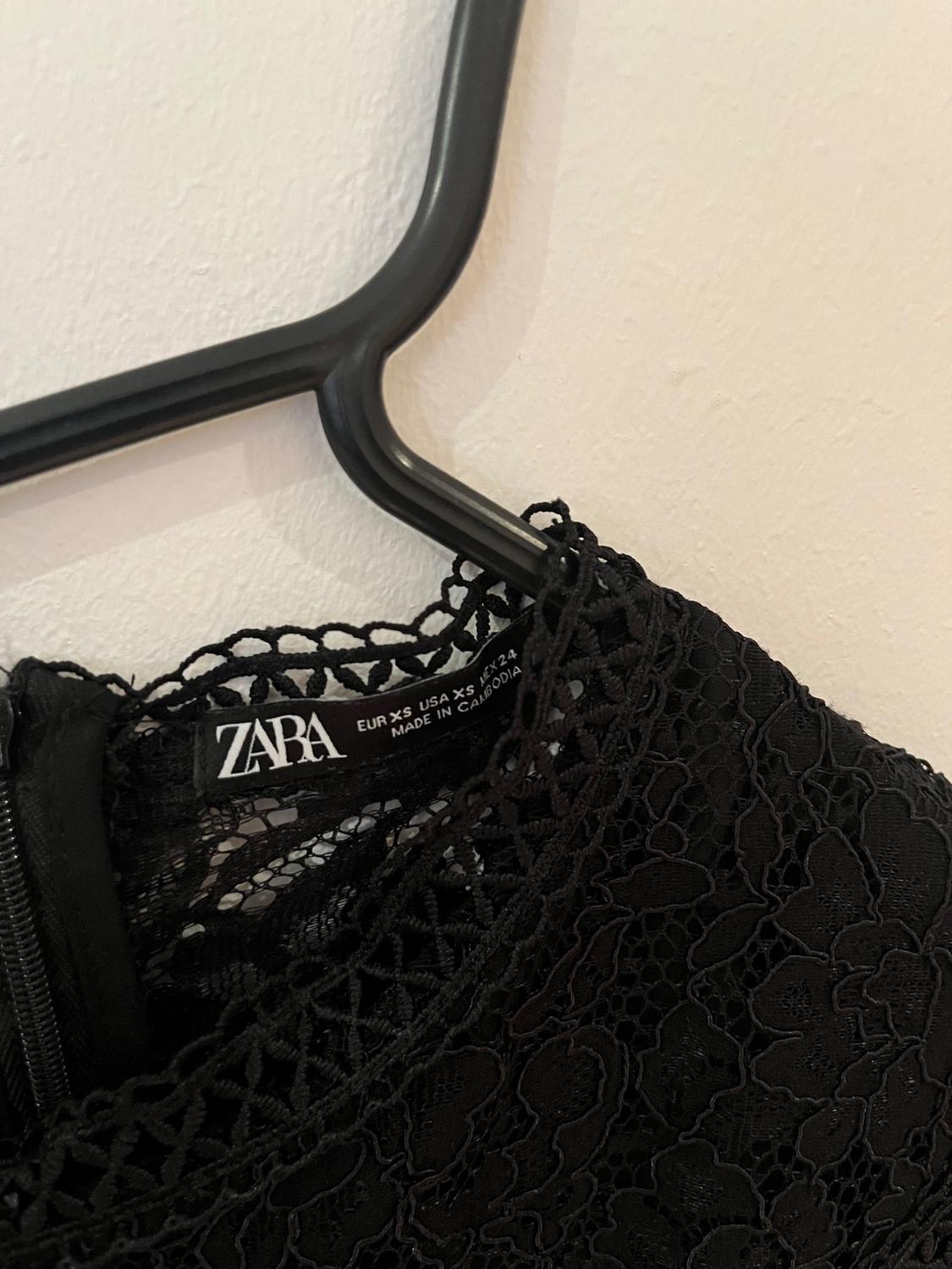 LACE TOP WITH SHOULDER PADS - Image 2