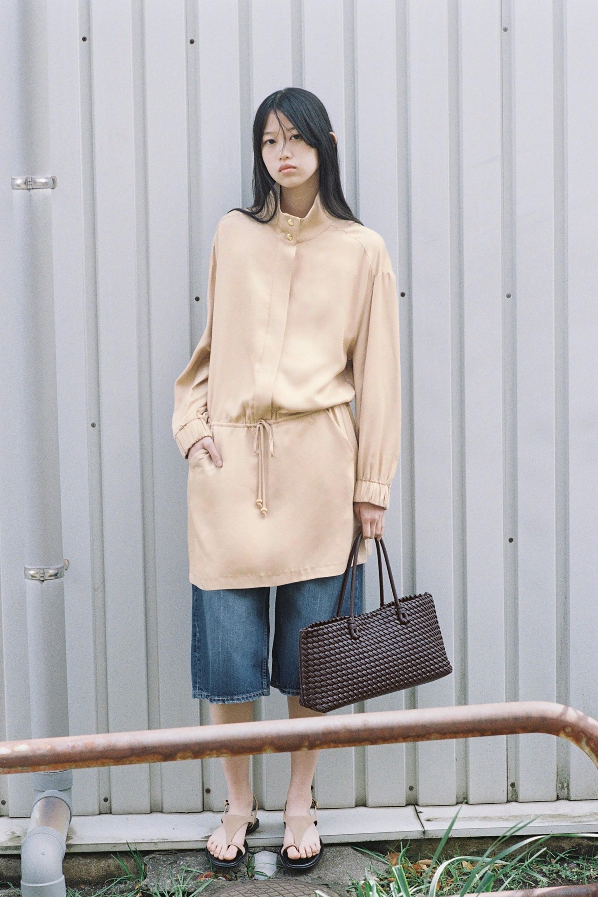 サテン ショートワンピース - ゴールデンブラウン | ZARA Japan