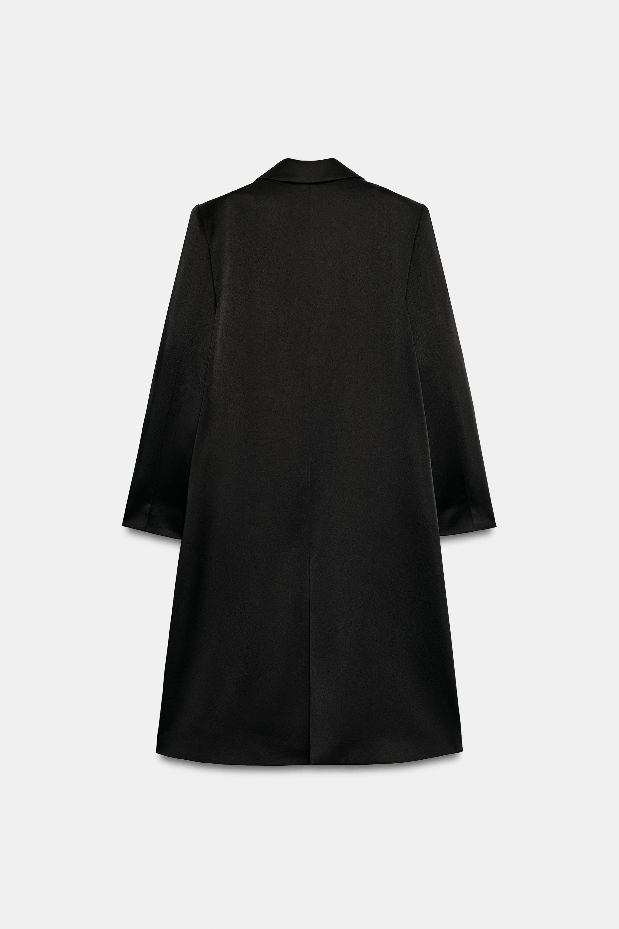 MANTEAU SATINÉ À ÉPAULETTES