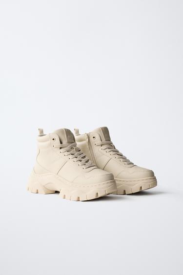 BOTIN DEPORTIVO PISO VOLUMEN - Blanco Crudo de Zara