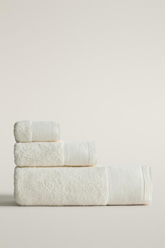 BATH TOWEL WITH LINEN APPLIQUÉ BORDER - Ivory by Zara - Image 0