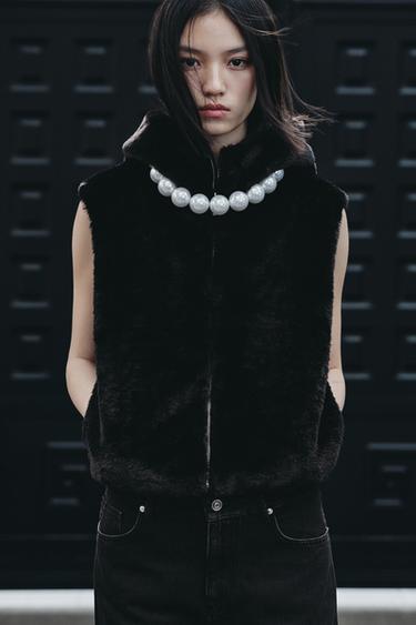 FAUX FUR HOODED GILET - Black by Zara