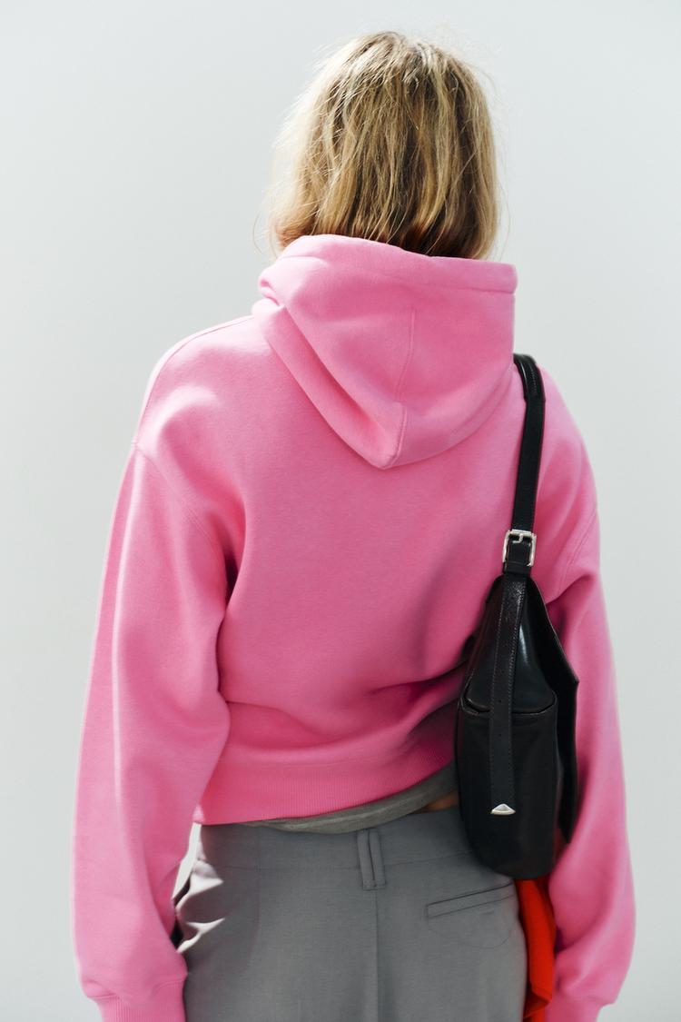 Sudadera con capucha y bolsillo 7