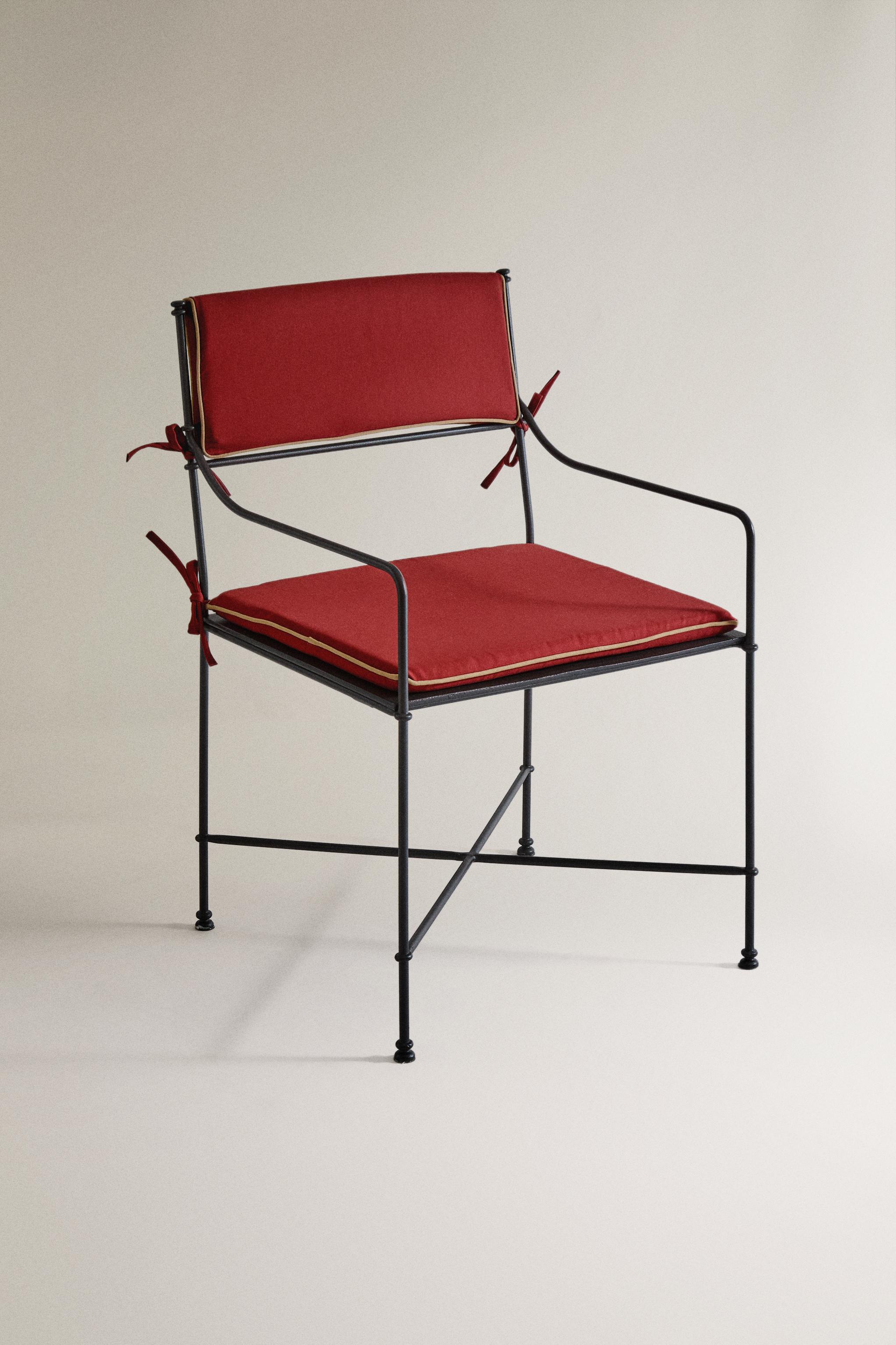 OUTDOOR ARMCHAIR BACK CUSHION WITH CONTRAST PIPING
