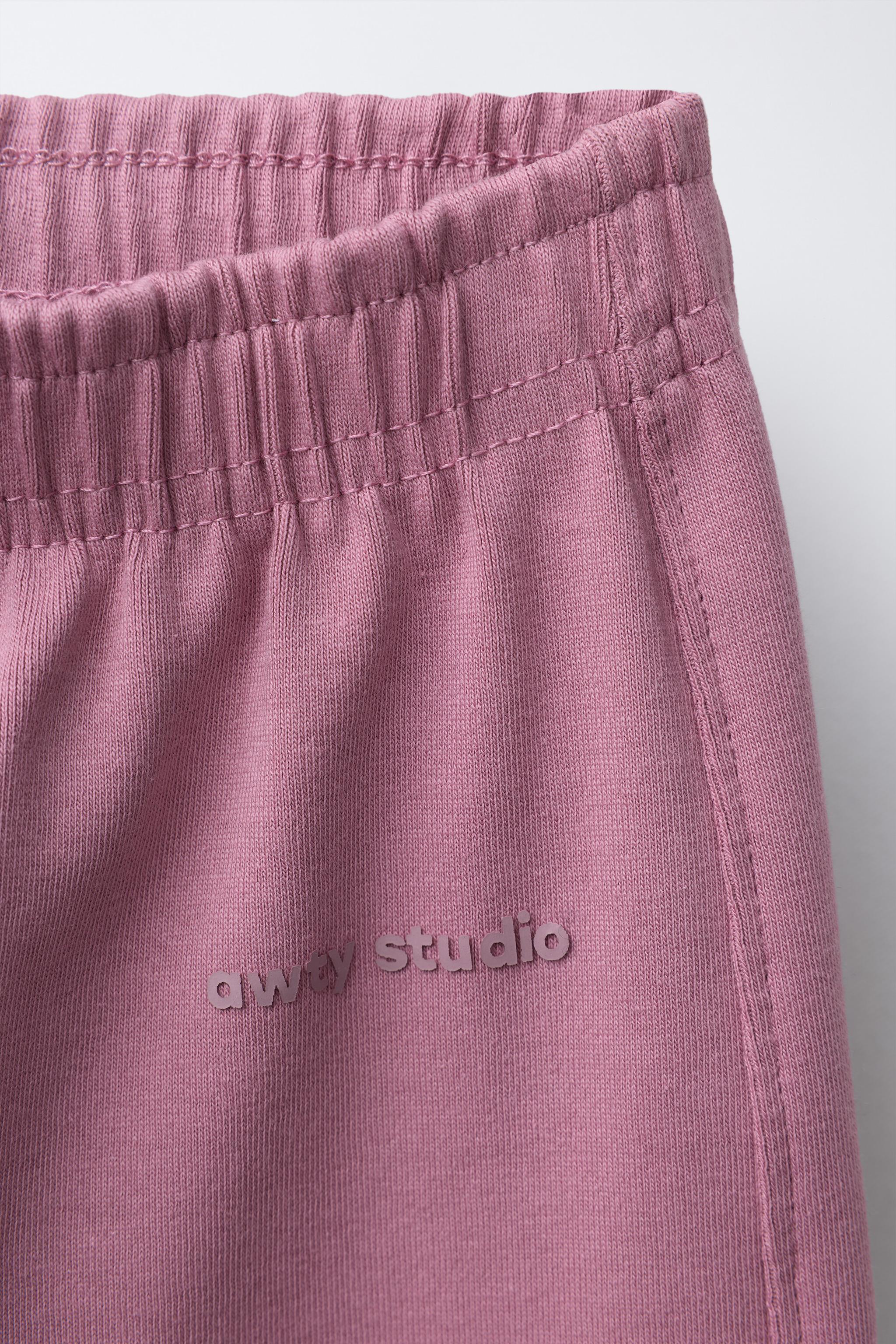 WIDE LEG RAISED TEXT PLUSH PANTS