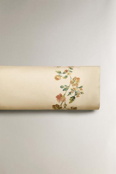 TAIE D’OREILLER SATIN IMPRIMÉ FLEURS - Écru de Zara - Image 4