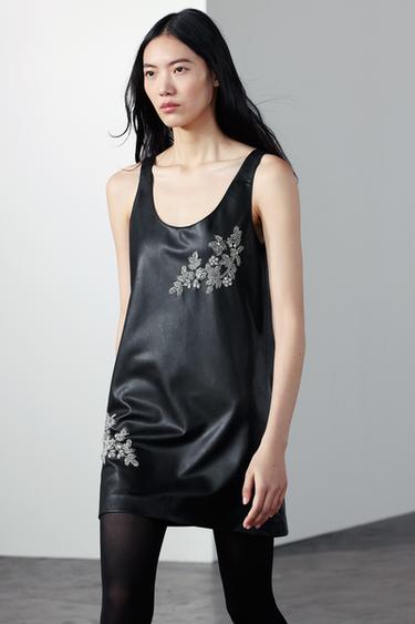VESTIDO EFECTO PIEL ABALORIOS ZW COLLECTION - Negro de Zara