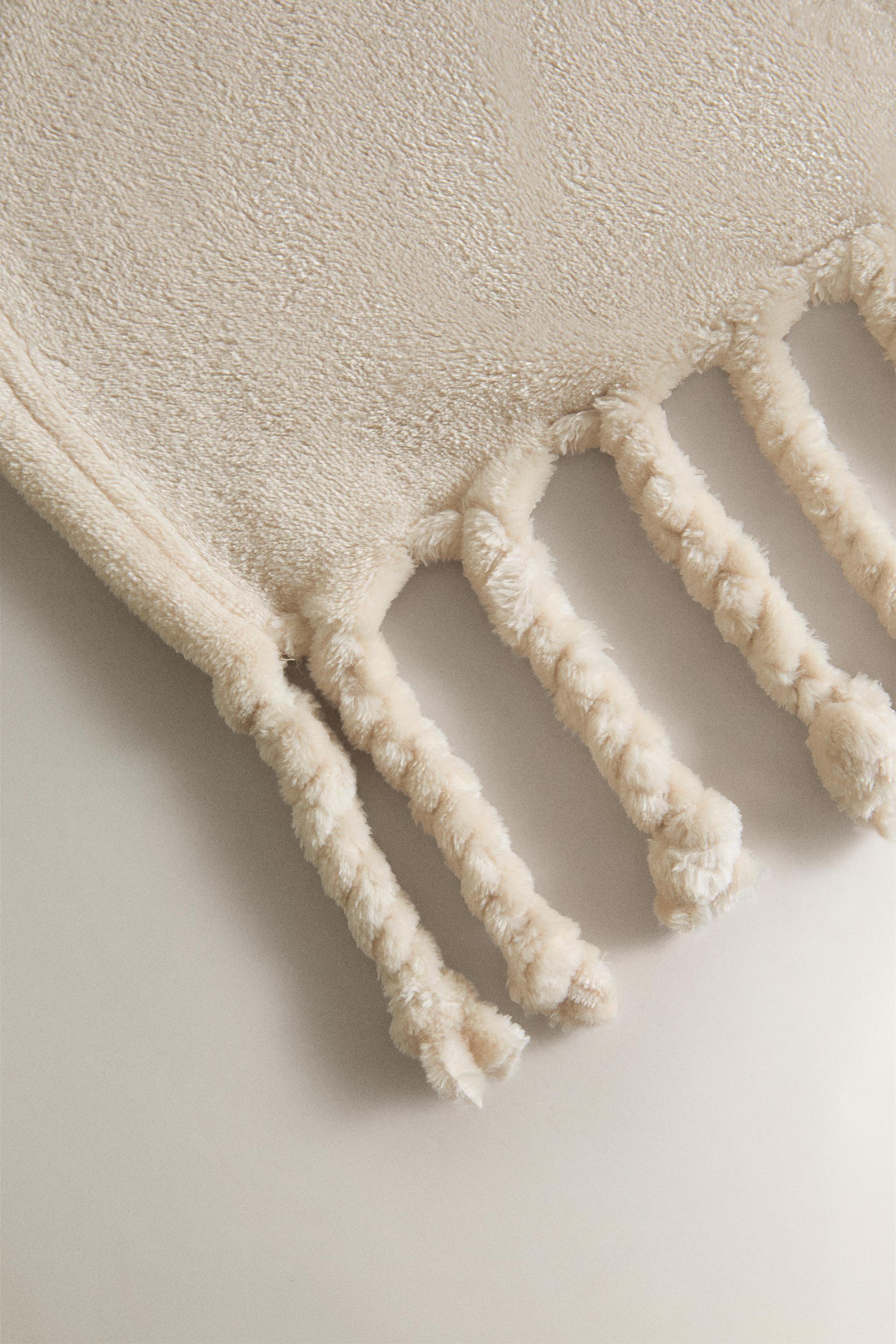 FRINGED FLEECE BLANKET — Beige