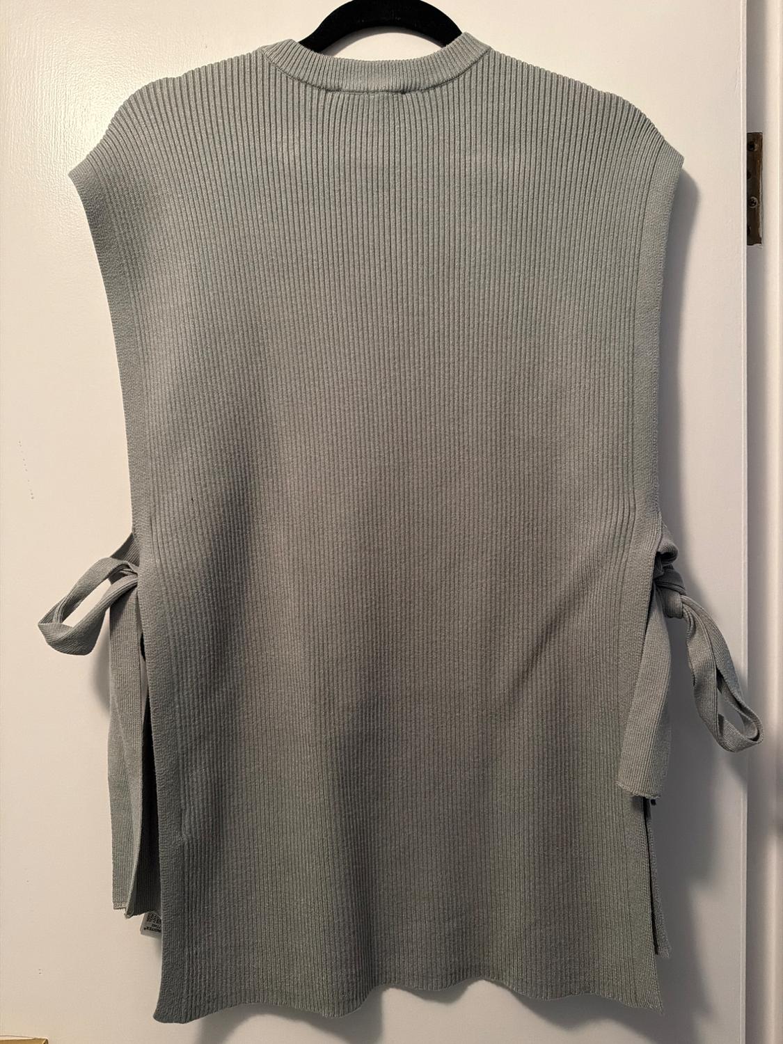 KNIT VEST WITH BOWS - Image 3