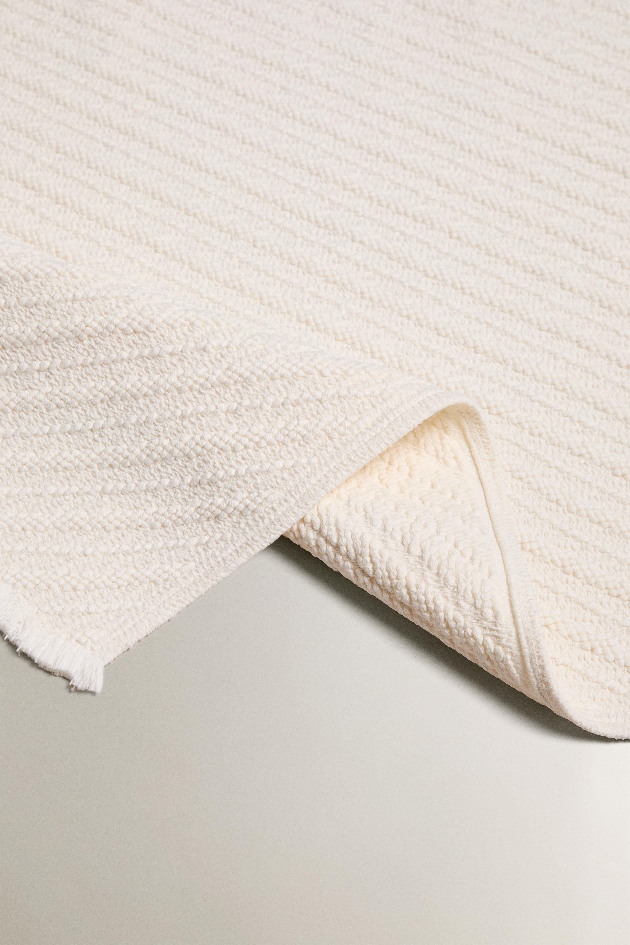 DIAGONAL STRIPED BATH MAT