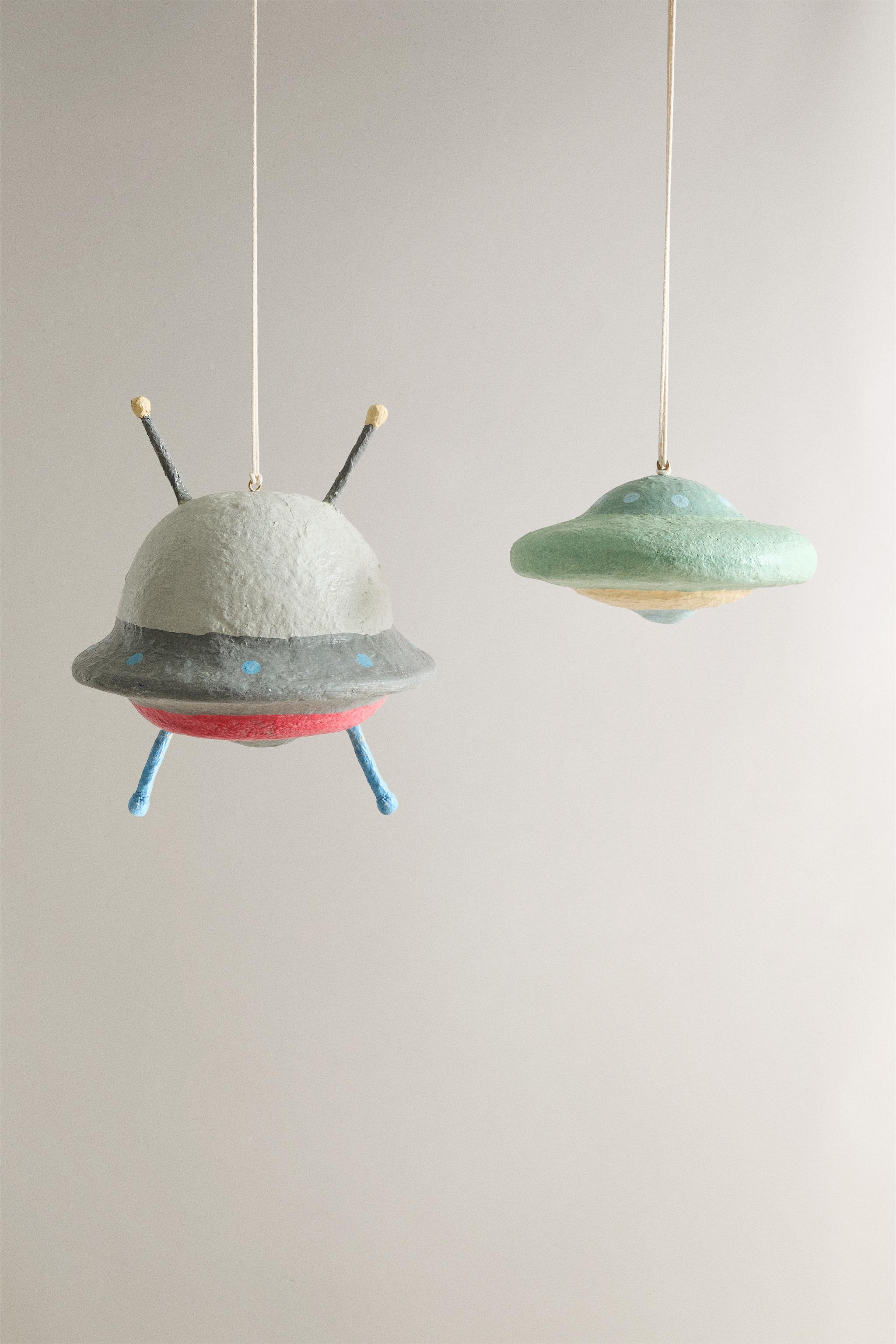 ENSEMBLE SOUCOUPES VOLANTES (LOT DE 2)