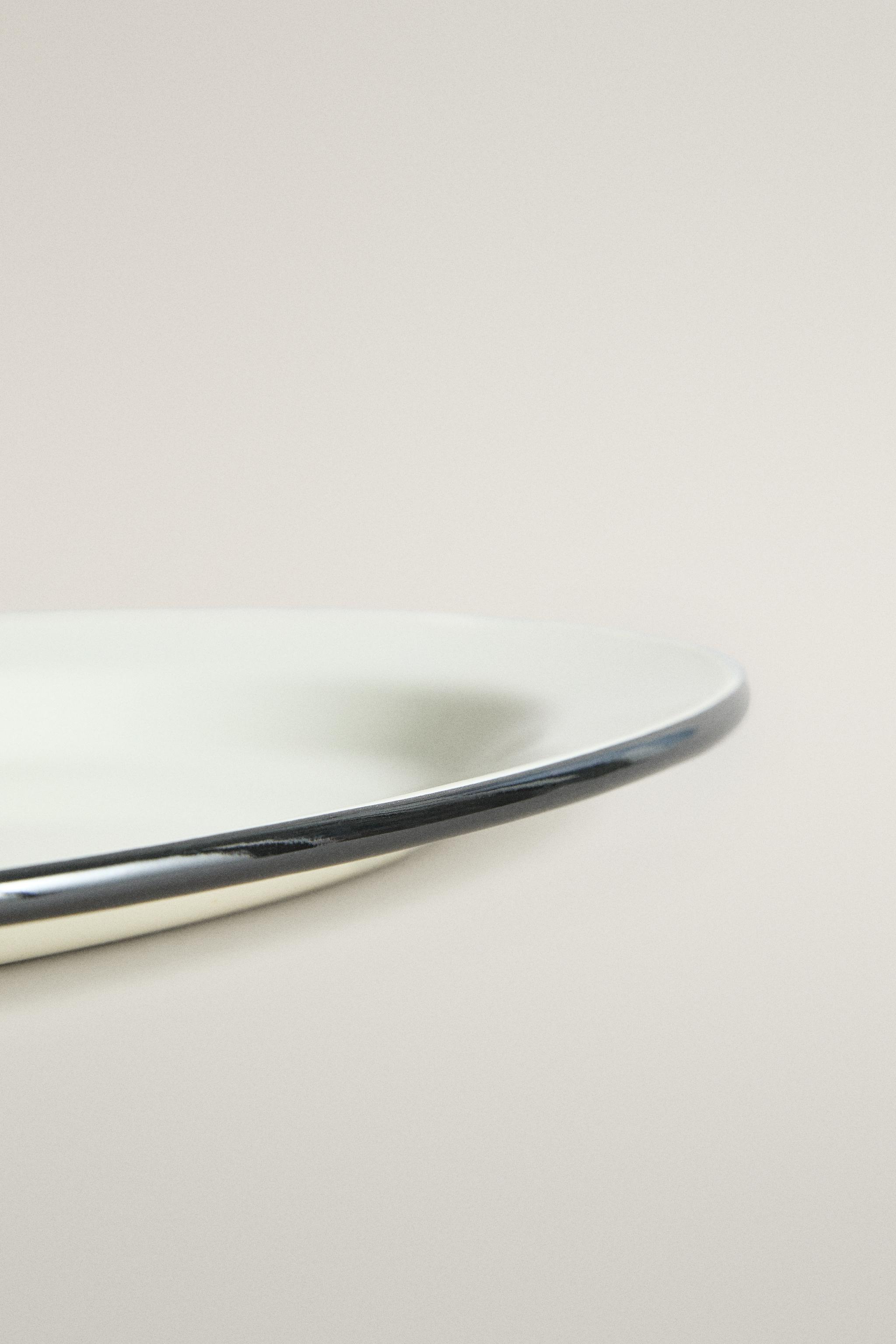 IRON RIM SERVING DISH
