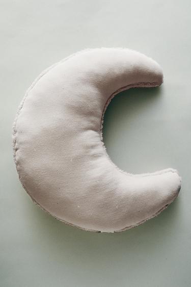 CHILDREN'S MUSLIN FAUX FUR MOON CUSHION - Taupe grey by Zara