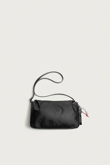BOLSA A TIRACOLO COM CHARMS - Preto da Zara