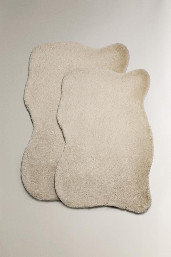 Zaras OREGELBUNDEN MATTA I FUSKPÄLS - Ljust beige - Bild 0
