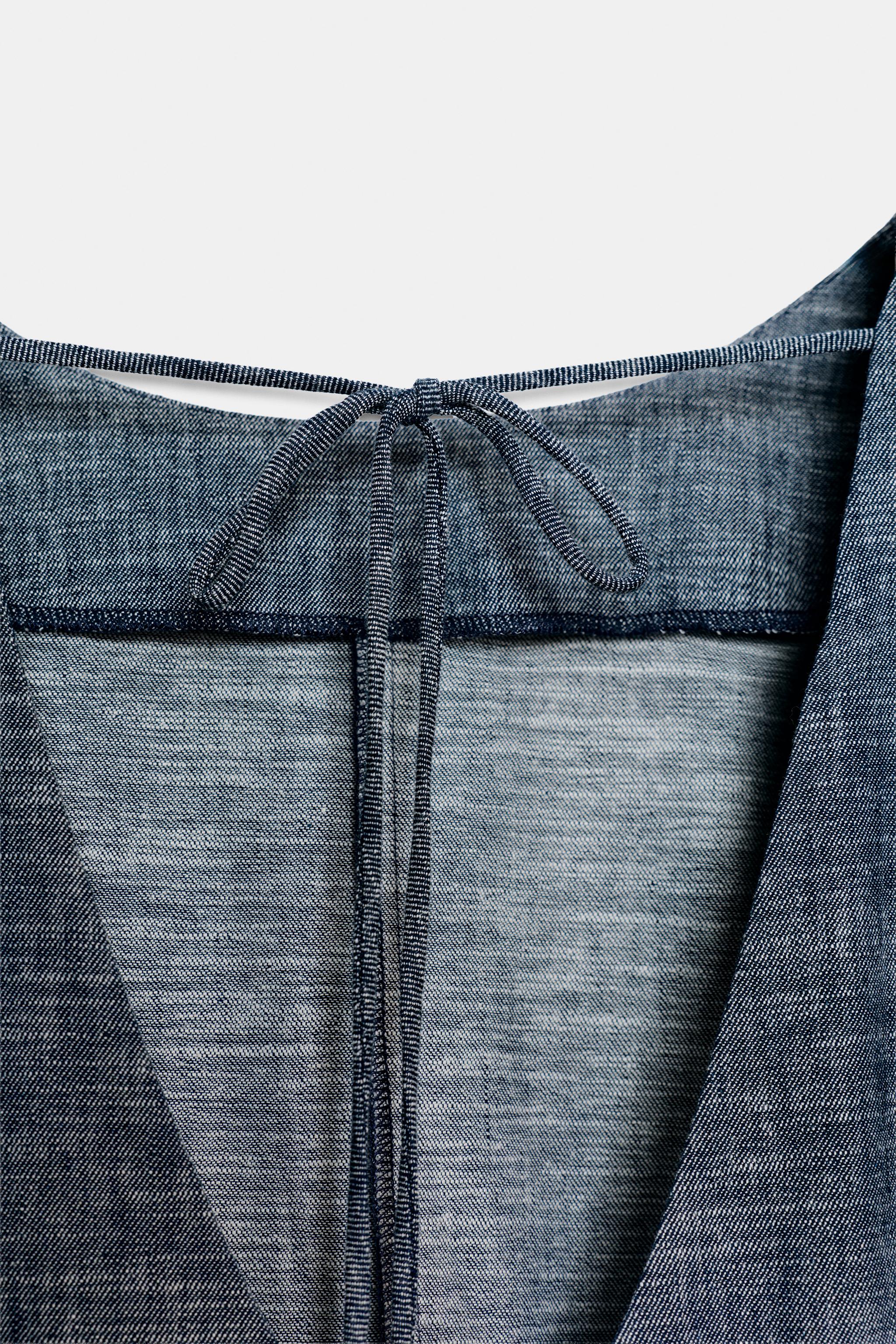 ROBE COURTE À MANCHES BOUFFANTES