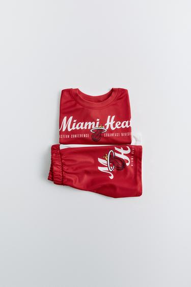 CONJUNTO JOGGER CAMISETA Y BERMUDA MIAMI HEAT NBA - Rojo fuerte de Zara