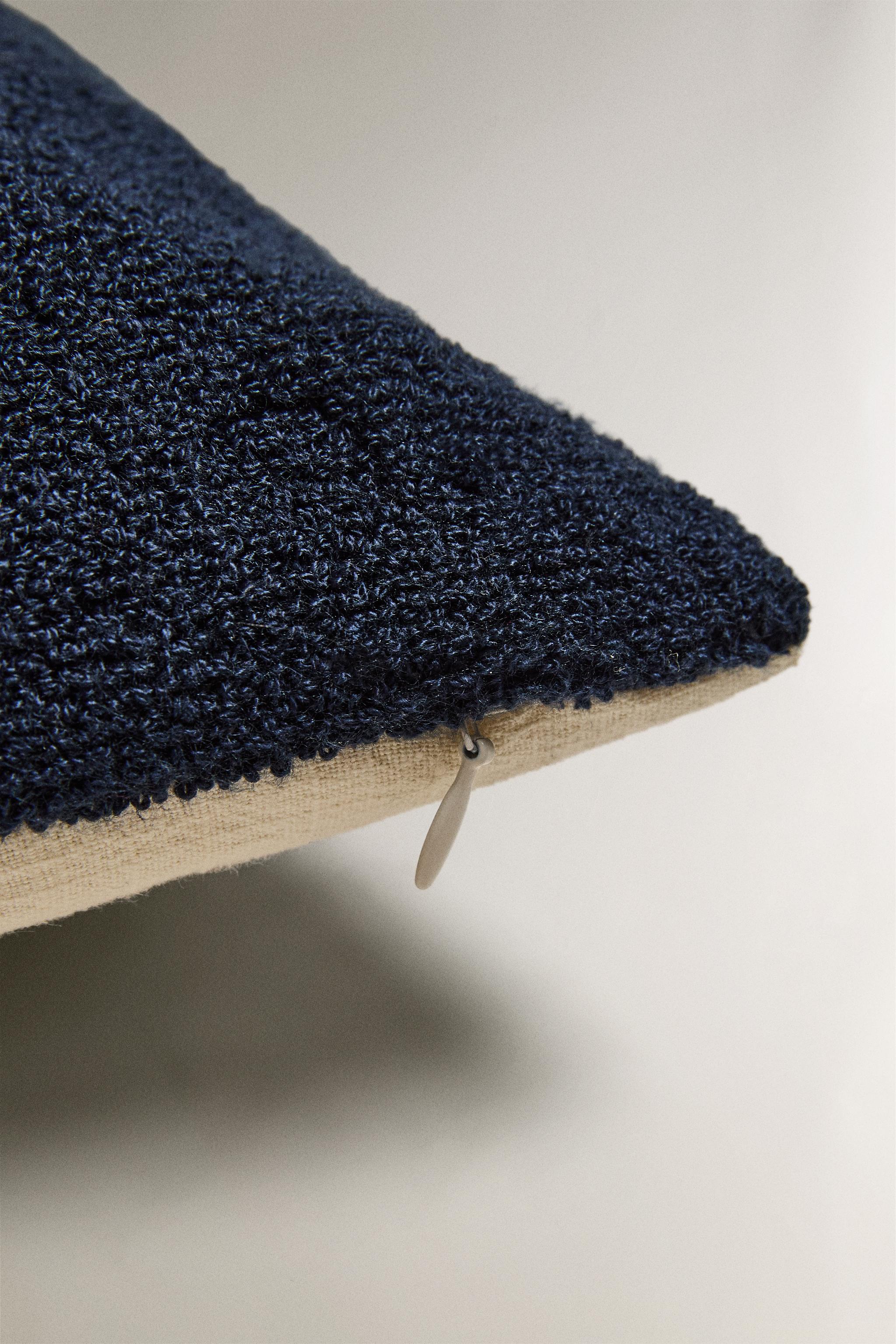 CHRISTMAS HOLLY THROW PILLOW COVER