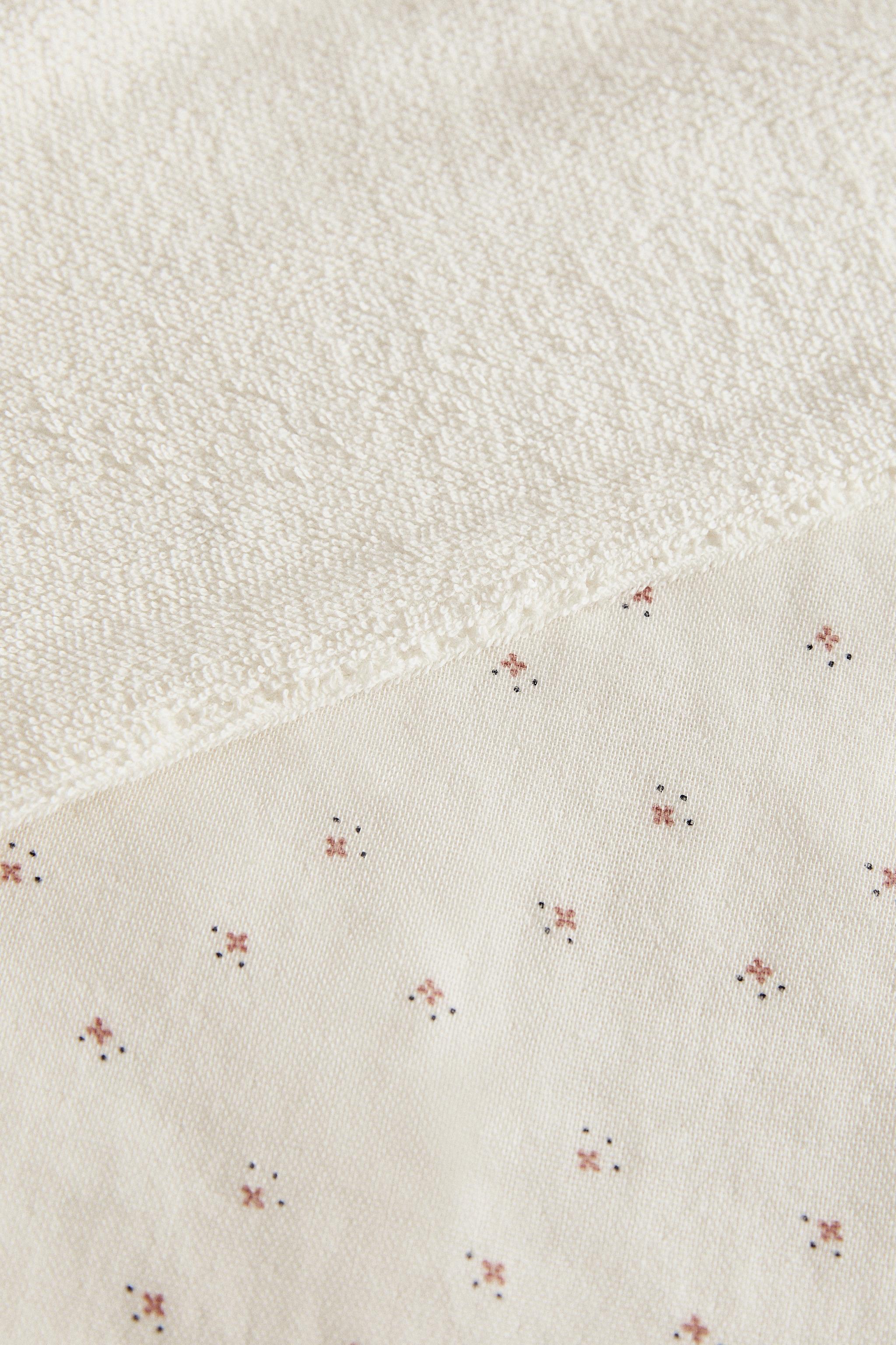 KIDS' SHOULDER BIB WITH FLORAL DESIGN