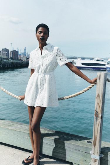ROBE COURTE BRODÉE ET PERFORÉE ZW COLLECTION - Blanc cassé de Zara